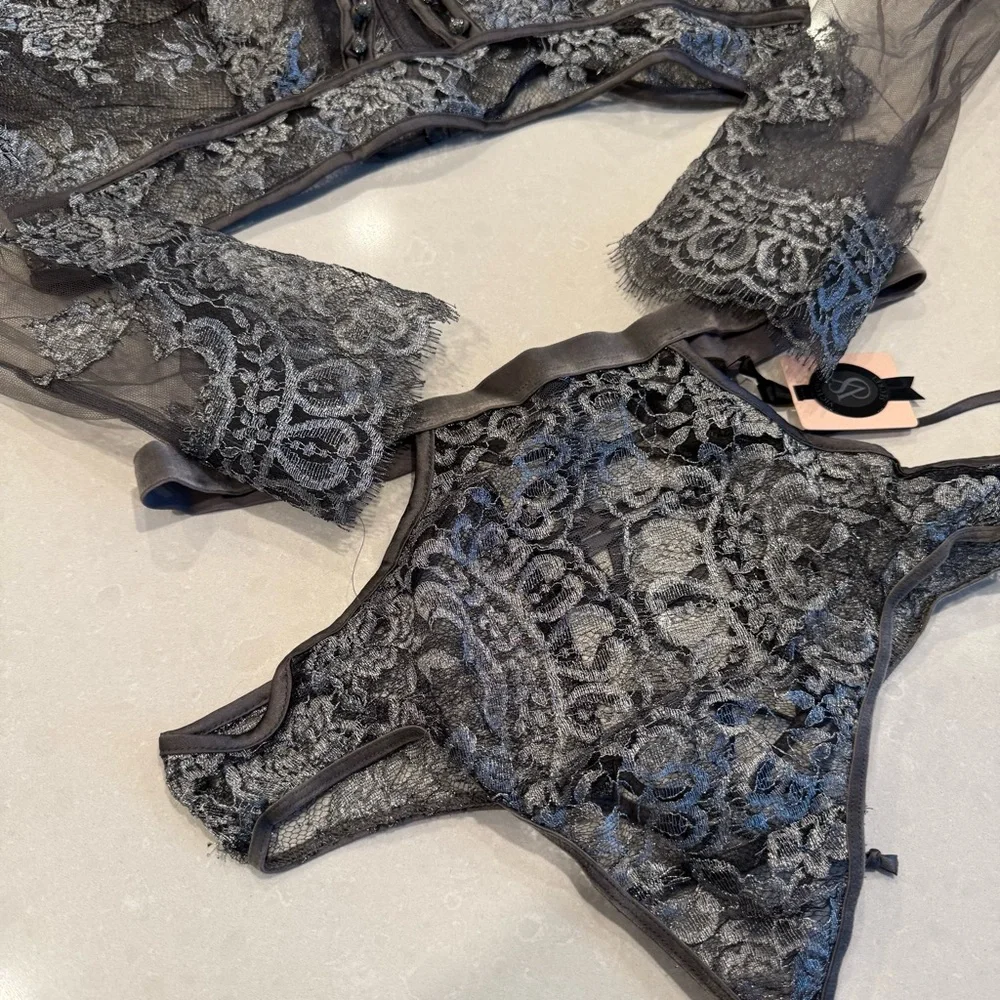 Victoria's Secret Designer Swarovski Crystal Fashion Show 2016 Lace Lingerie Set - Picture 4 of 16